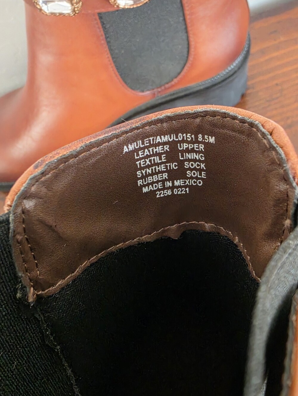 Steve Madden Cognac Genuine Leather Jeweled Chelsea Boots Women's Sz 8.5 NWT - Picture 5 of 9